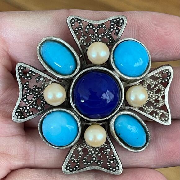 VINTAGE Brooch Blue Glass Rhinestone Maltese Cross Vtg Costume Jewelry Pin JA091 - Picture 2 of 3